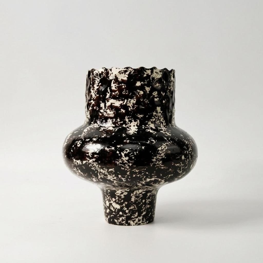 Flower Vase Resin with Wavy edge Decorative Vessel for Homeowners, Decorators, Living Room,