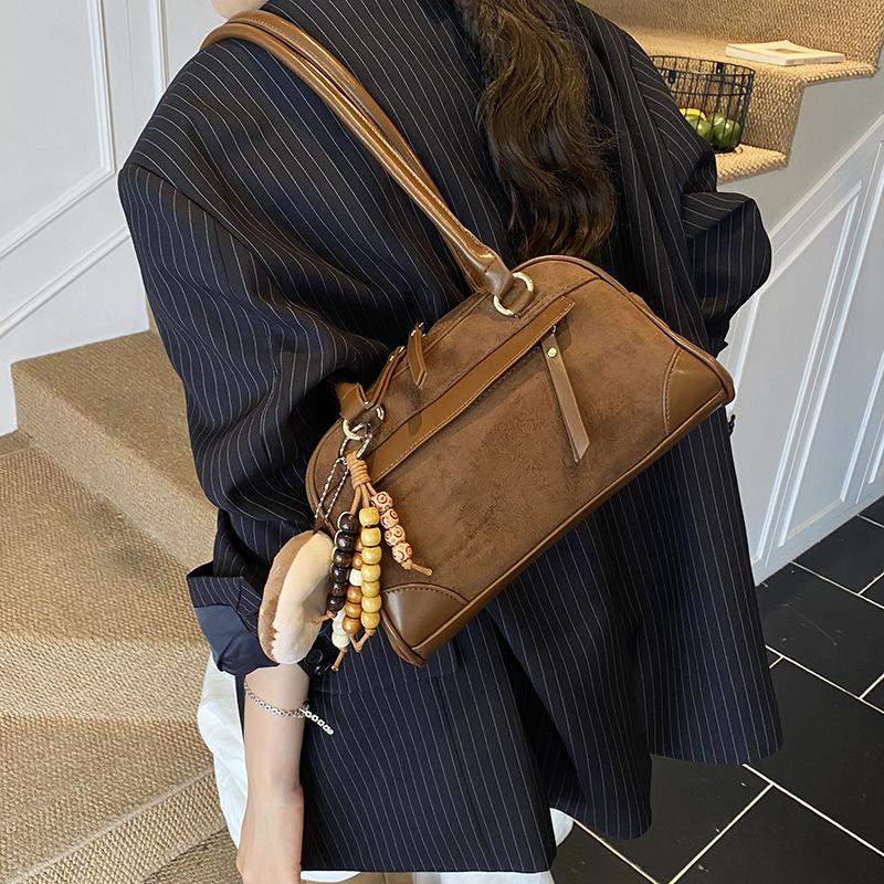 Simple and versatile bag women's large capacity 2025 new autumn and winter retro niche single shoulder underarm bag commuter pillow bag