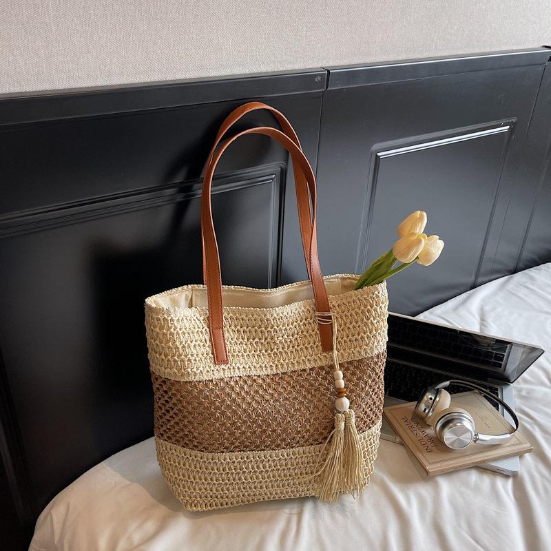 Personalized Trendy, Niche, High-end Style, Women's Single-shoulder Tote Bag with An Underarm Compartment
