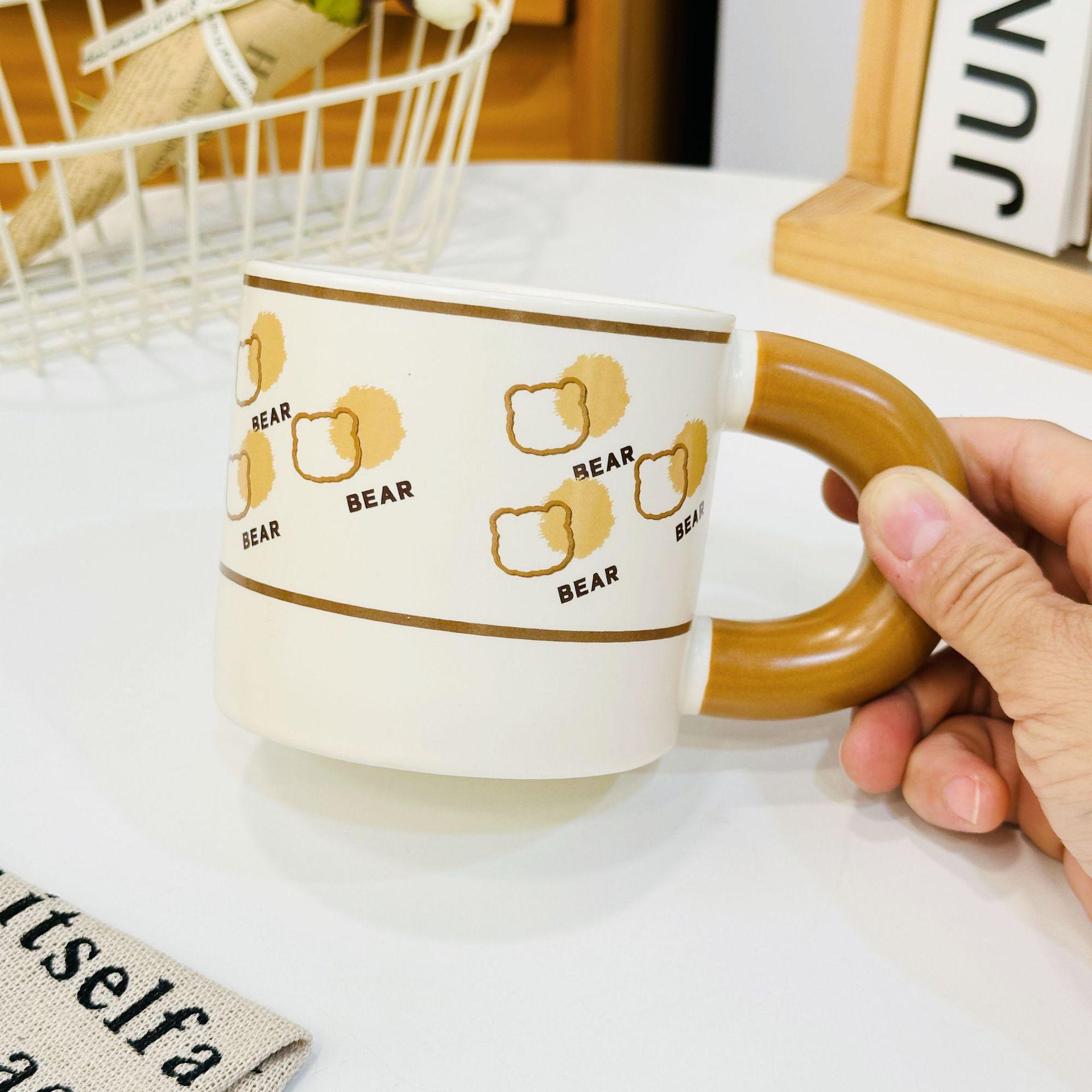 

Creative and Personalized Cute Strawberry Hand Painted Underglaze Ribbon Cover Spoon Ceramic Cup High Value Large Capacity Mug Gift 430ML