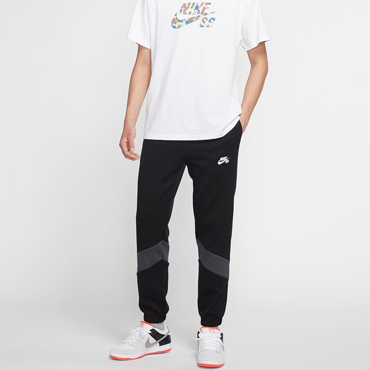 Nike Knitted Sweatpants Men's Black Moderate Sweatpants AT3502-011