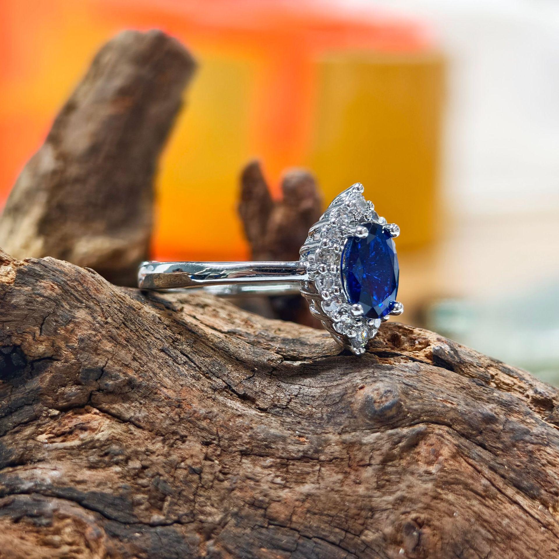 

Ювелирный набор Gessin Luxury с инкрустацией синими сапфирами и бриллиантами: Кольцо, Серьги, Подвеска.