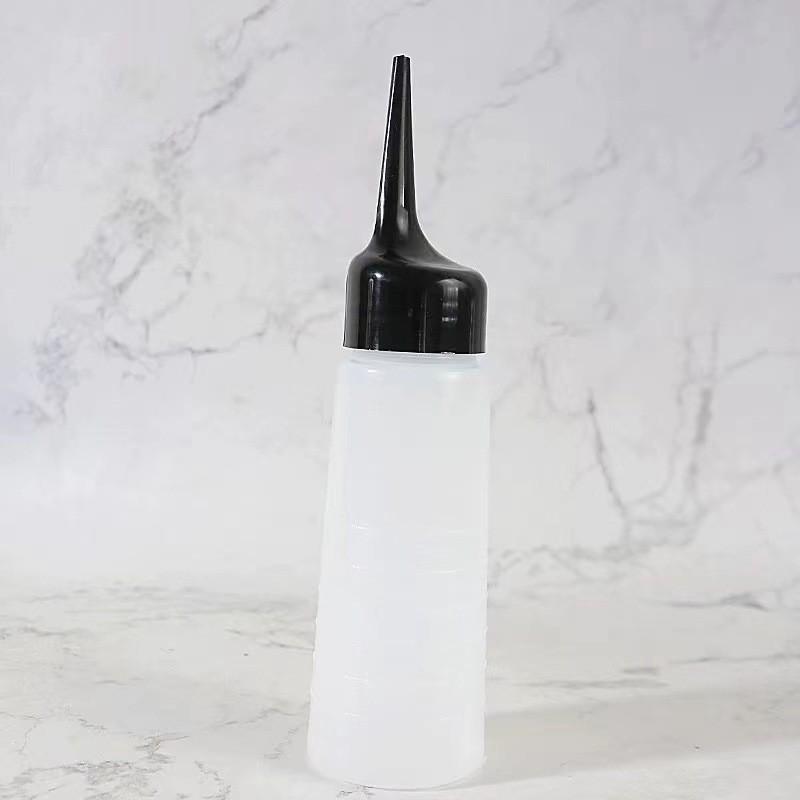 Plastic Hairdressing Shampoo Pitcher with Scaled Slanted Mouth - Empty Spray & Wash Bottle for Salon Use