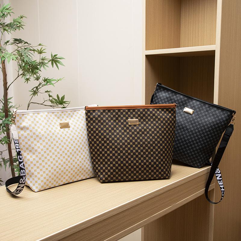 

Multi Purpose Daily Carry Shoulder Bag коричневий