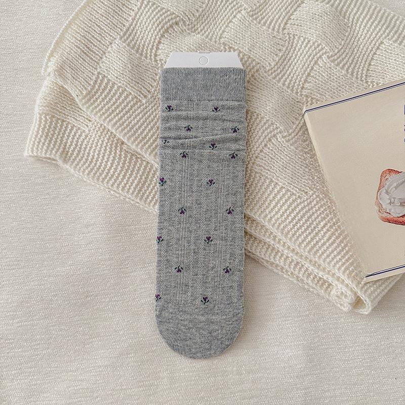Female Autumn New Style All Match Sweet Literature Retro Small Broken Flowers In The Tube Pile Socks