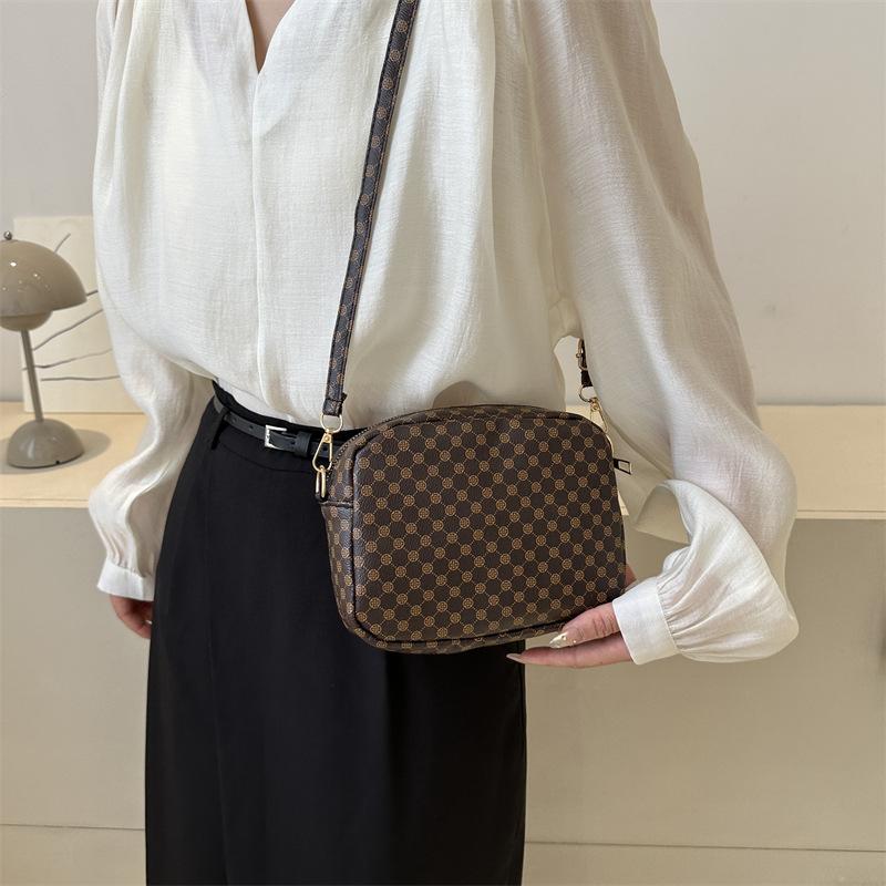 Niche Simple Bag for Women New Trendy Simple Casual Shoulder Bag Fashionable Mother Bag Slanted Small Square Bag