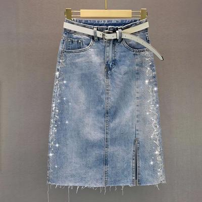 Sommermodischer Rock mit Strasssteinen und geteiltem Jeansrock mit figurbetontem Design