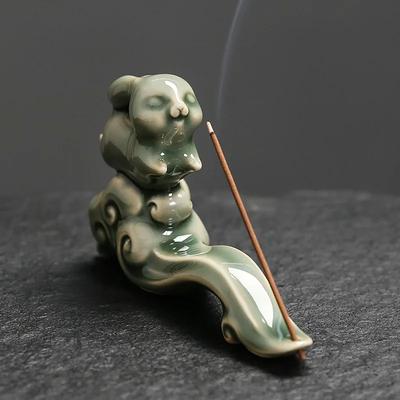 1 Peça Suporte de Incenso Coelho de Jade Celadon sobre Nuvens Auspiciosas Perfeito para Varetas de Sândalo Decoração Elegante para Casa (Sem Incenso)
