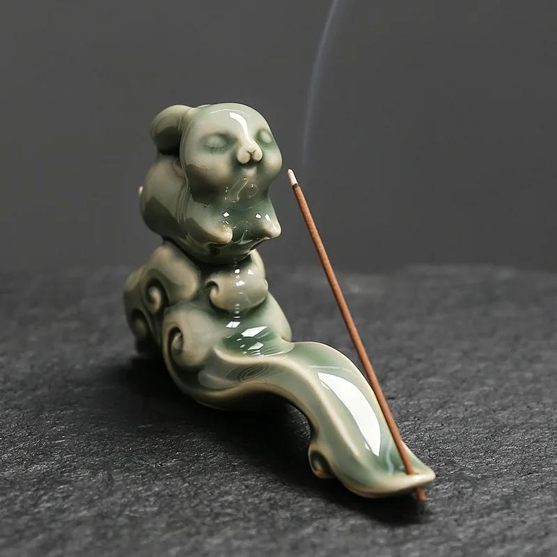 1 Peça Suporte de Incenso Coelho de Jade Celadon sobre Nuvens Auspiciosas Perfeito para Varetas de Sândalo Decoração Elegante para Casa (Sem Incenso)