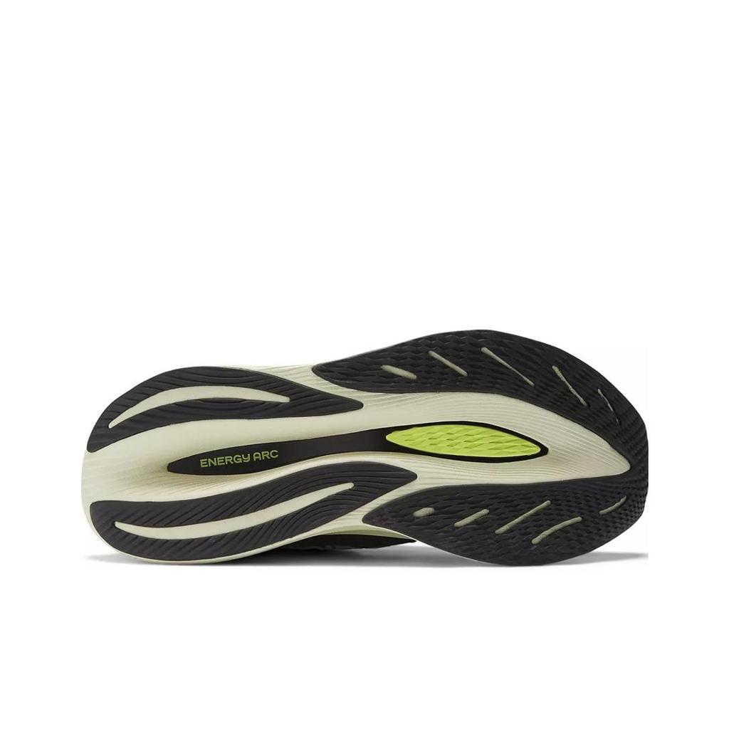 New Balance נעלי ספורט לגברים FuelCell SuperComp Trainer v2 שחור שלושים וואט MRCXBK3