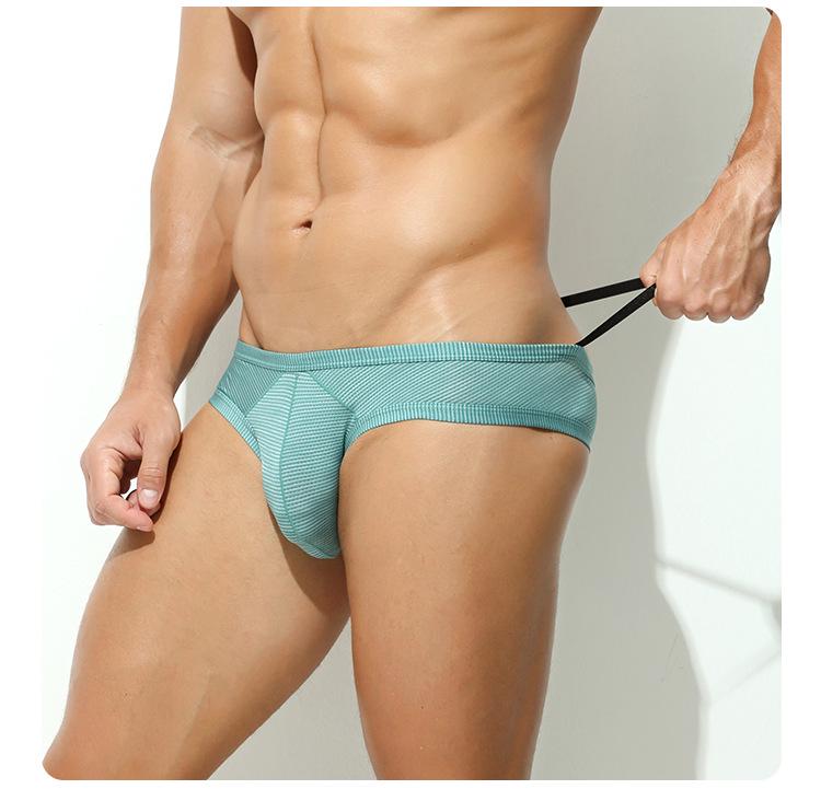 Pánské sexy slipy s nízkým pasem, dutým trojúhelníkovým střihem, velkým váčkem a prodyšným designem