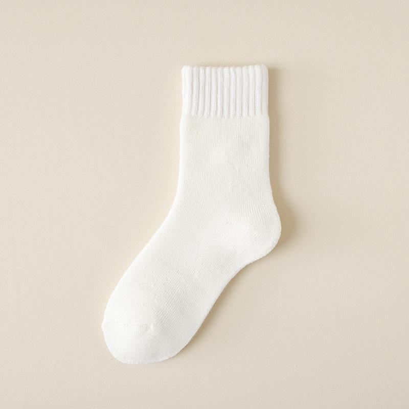 Japanese Style Solid Color Women's Cashmere Mid-Calf Socks - Fleece-Lined, Thickened for Warmth, Perfect for Autumn/Winter.
