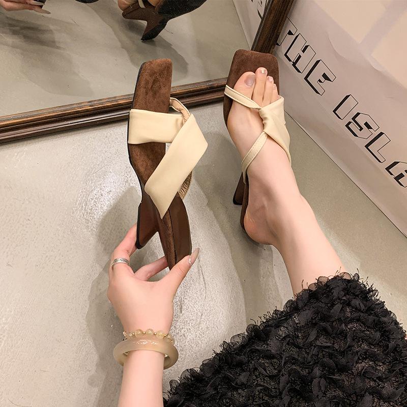 2025 summer new fashion niche design sense retro wedge sandals square head open-toed high-heeled cool slippers