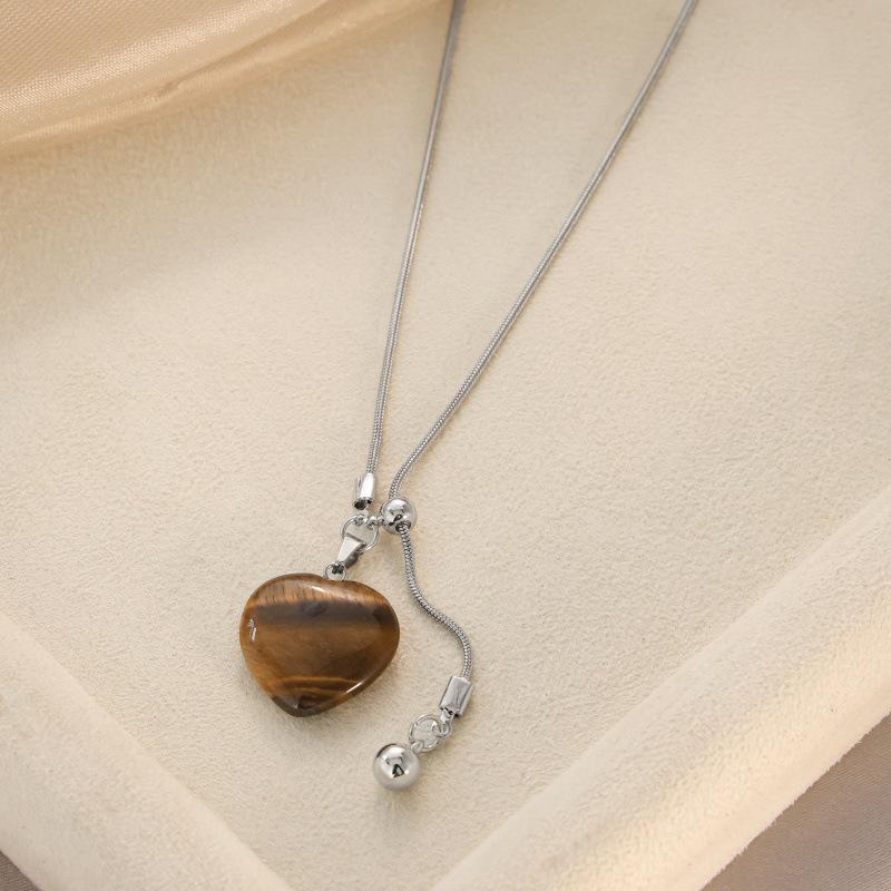 Elegant Pearl Necklace: Trendy, High-End Titanium Steel Clavicle Chain for Women