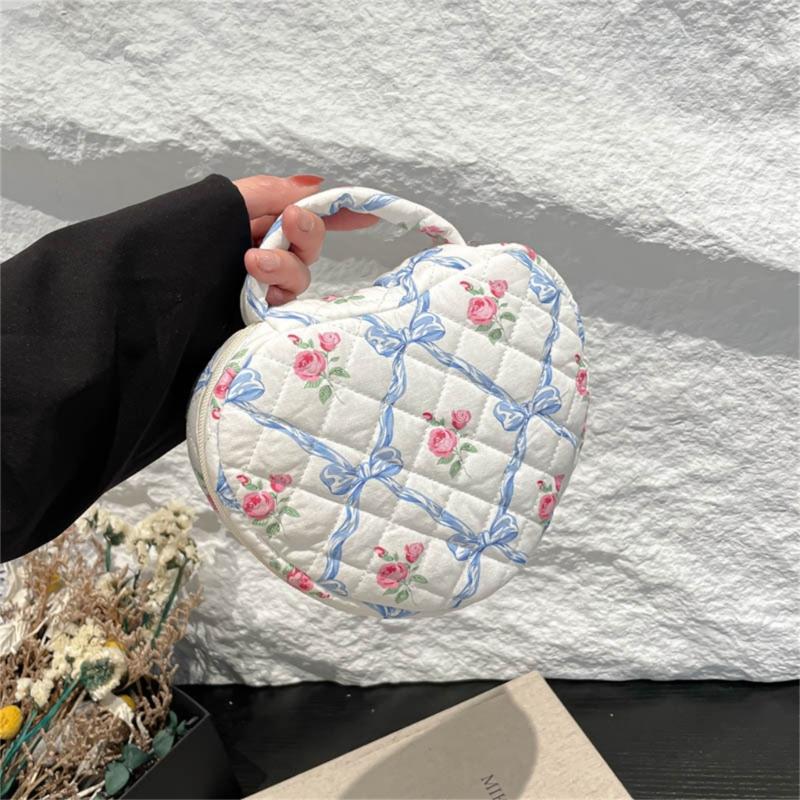 Large Capacity Waterproof Makeup Bag For Travel Cosmetic Organizers With Floral Heart Design Travel Toiletry Bag