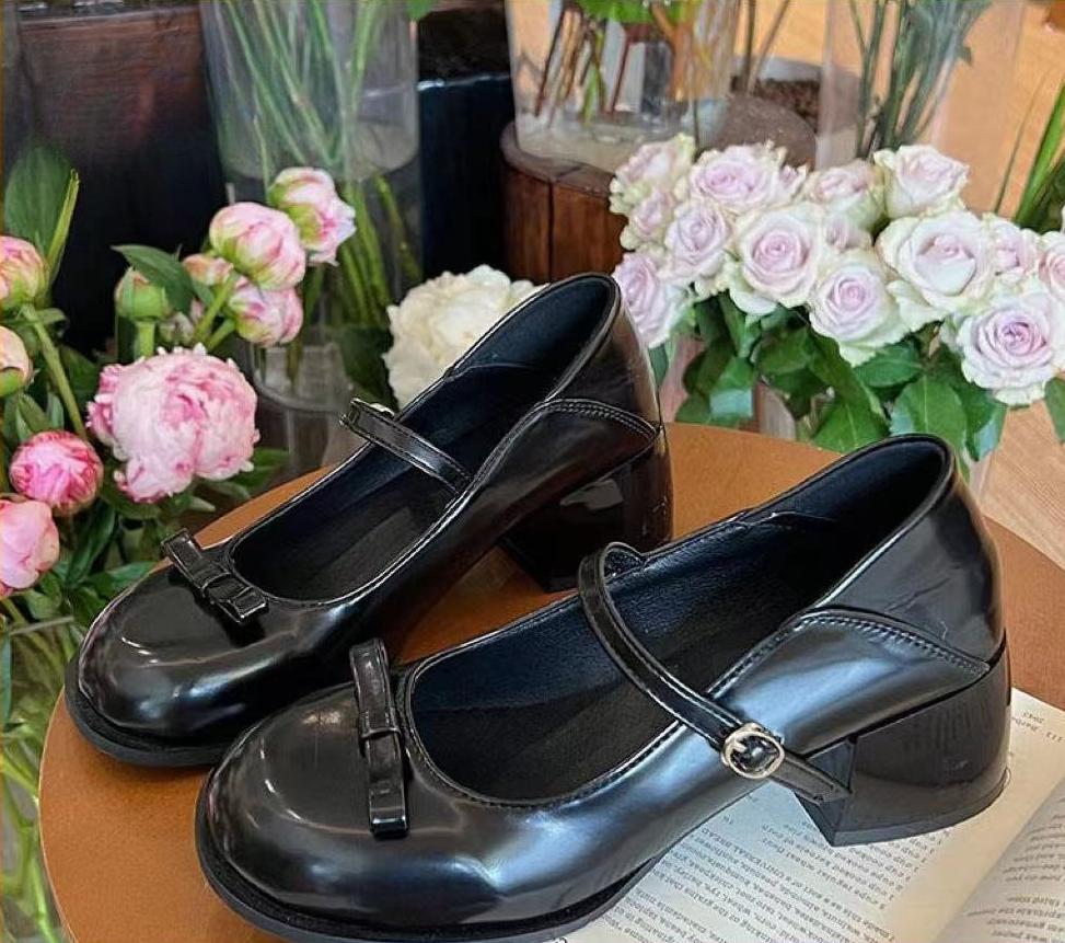 2025 Summer New French Style Block Heel Mary Jane Shoes Women's Silver Round Toe Patent Leather Peep Toe Ethereal Aesthetic