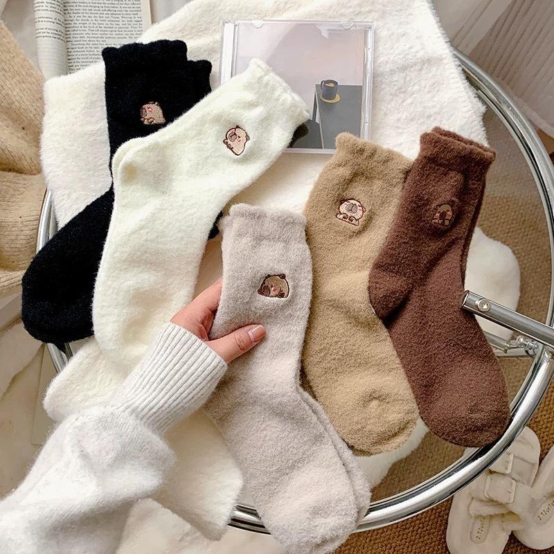 Thick Socks for Women, Mid-calf Socks with Embroidered Cartoon Patterns, Soft and Comfortable Floor Socks for Autumn and Winter