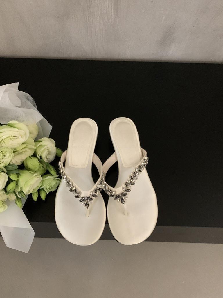 Rhinestone cool slippers women's new special-shaped heel flip-flops round head open-toed high heels