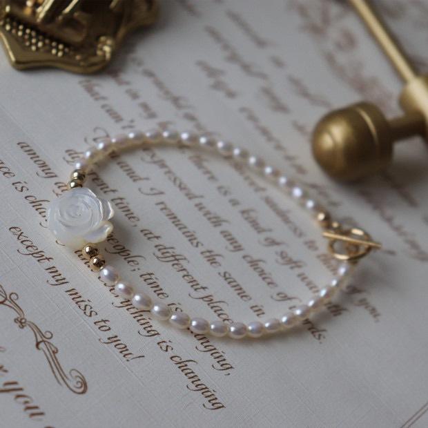 

Natural freshwater pearl bracelet Fritillary rose female niche design light luxury ins retro Mori retro court natural freshwater pearl