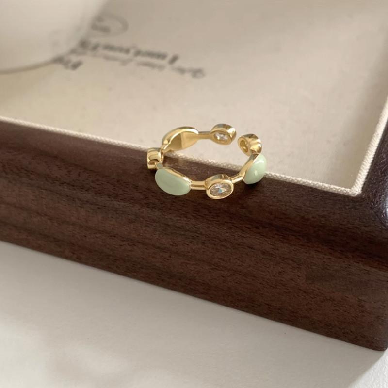 

Vintage Enamel Dripped Glaze Cream Green Grape Ring For Women Fashionable Unique Style