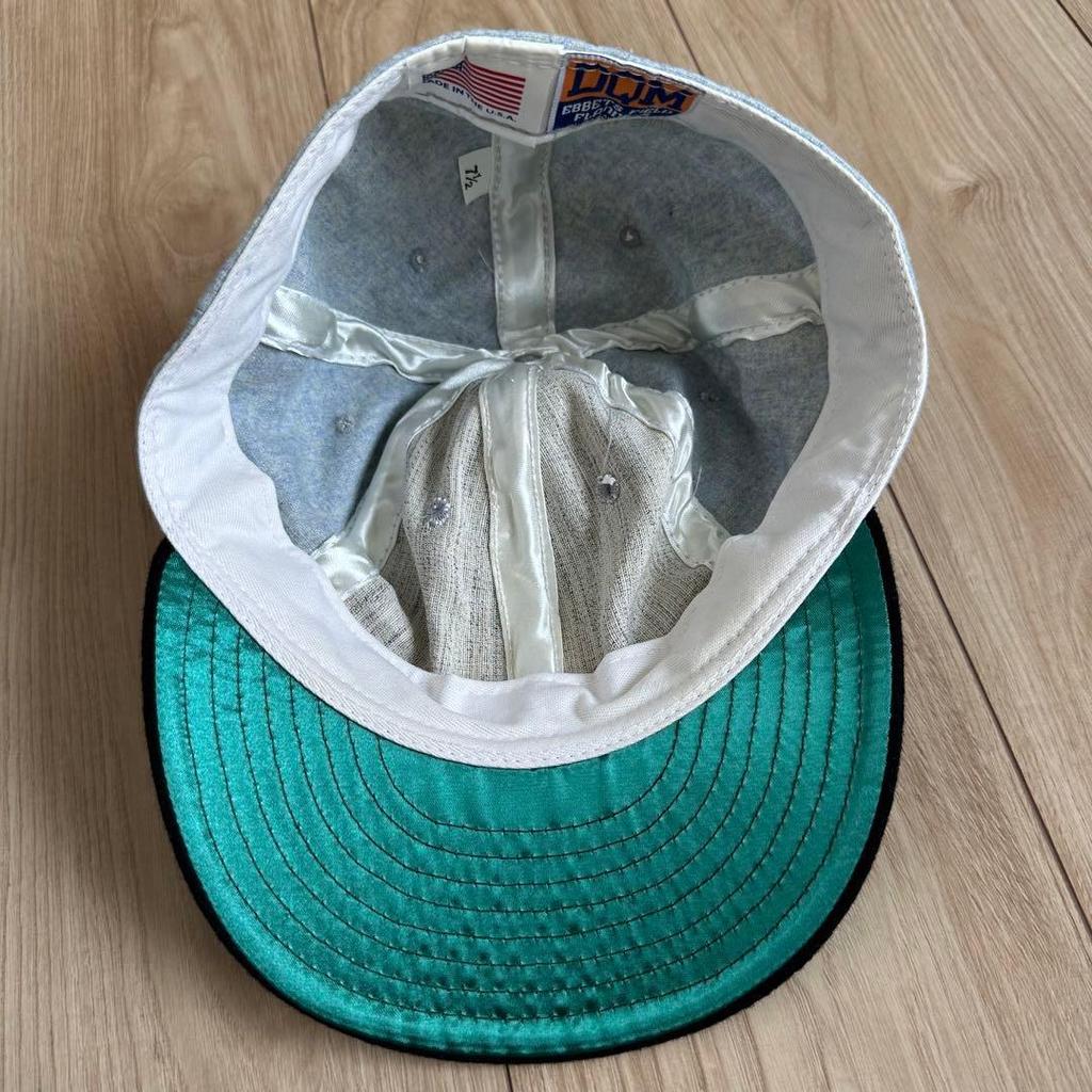 Used Price reduction!! Beautiful item!! Vans DQM Ebbets Field Baseball Cap