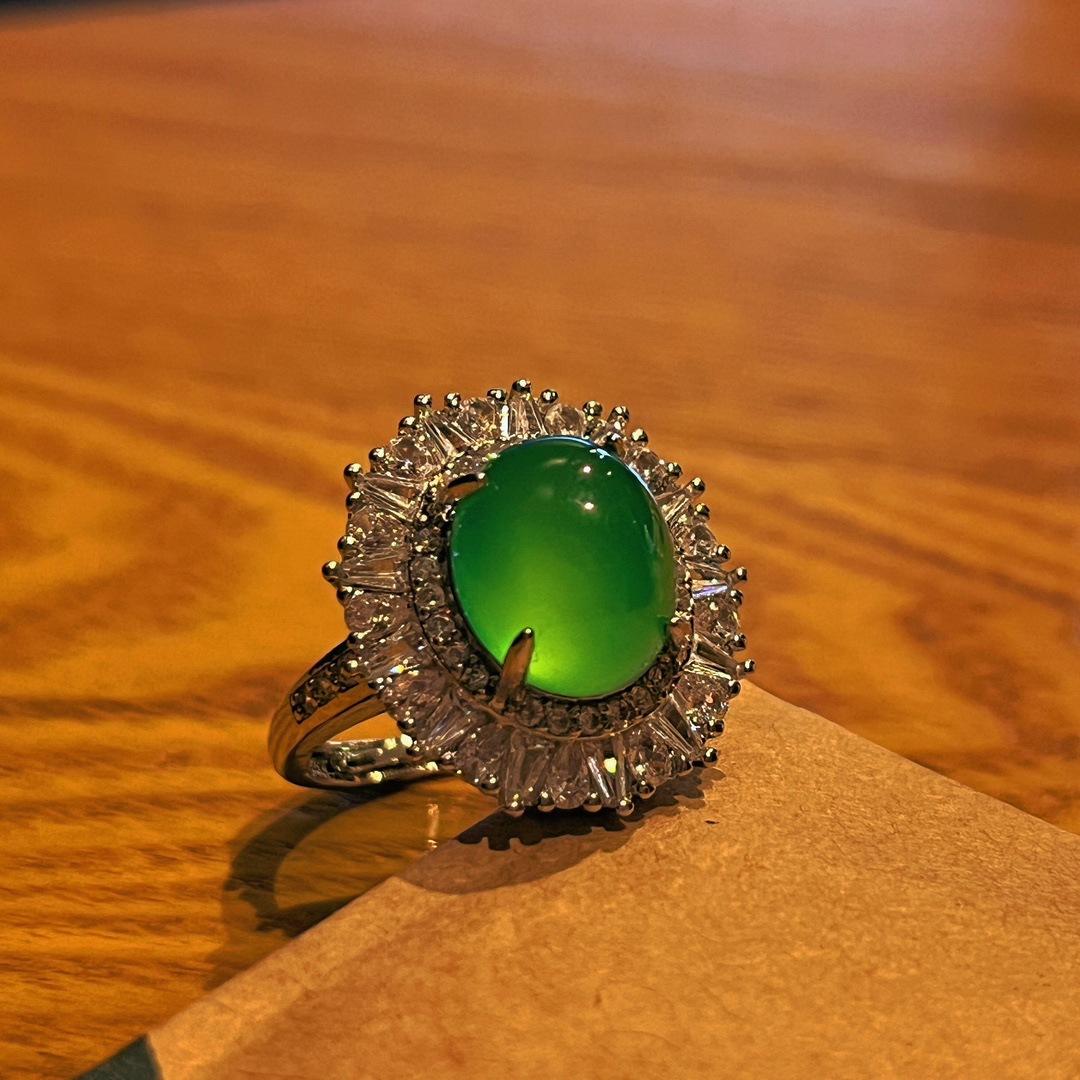 

Full Green, Yang Green, Natural Agate Green Chalcedony Ring, Women S Opening Is Slightly Inlaid, And The Real Shot Is Fidelity.