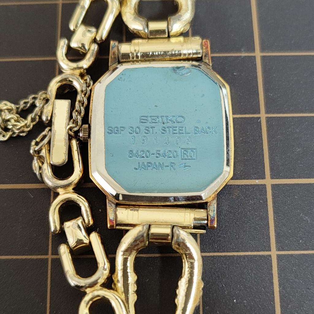 SEIKO EXCELINE Management Code K26Z [Working Condition] Ladies' Watch, Gold