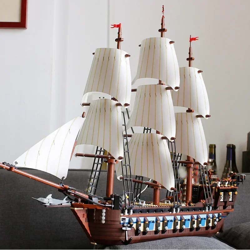 1664 PEZZI Nave Ammiraglia Imperiale dei Pirati Modello Nave Blocchi da Costruzione Mattoncini Compatibili 10210 22001 Regali di Natale Compleanno per Bambini