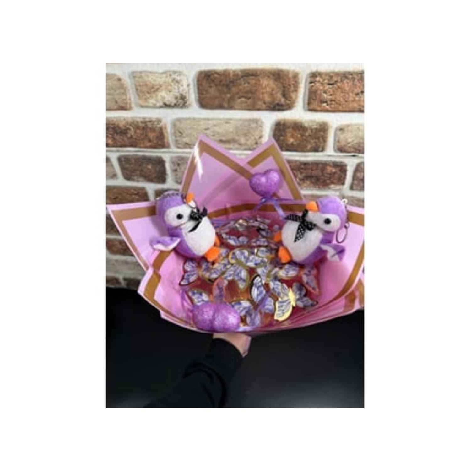 

Букет из 24 бабочек со светодиодами сиреневого цвета, плюшевый пингвин с сердечком