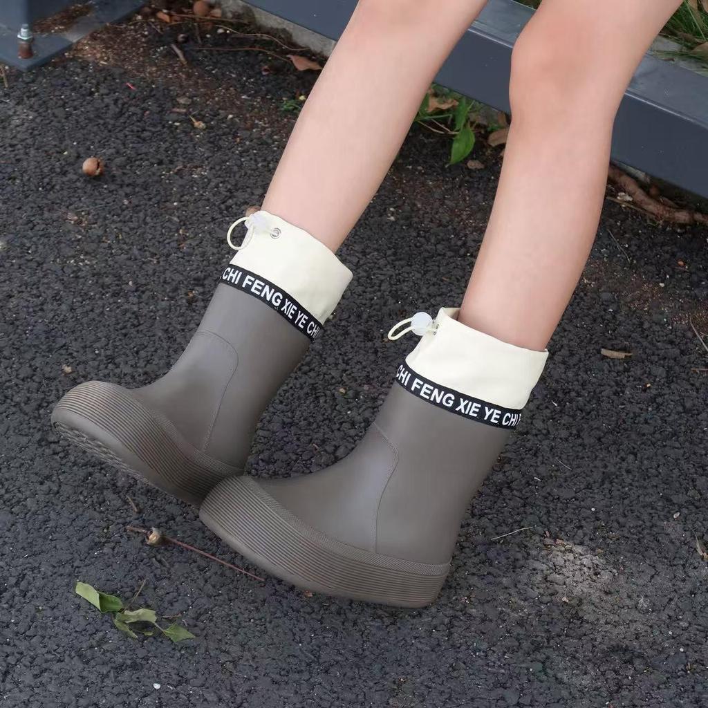 Stilvolle Damen-Wadenhohe Wasserdichte Regenstiefel, Rutschfest und Perfekt für Outdoor-Bekleidung
