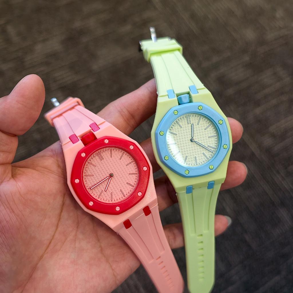 Orologio al Quarzo Unisex con Cinturino Colorato in Silicone per Donna Uomo Moda da Polso