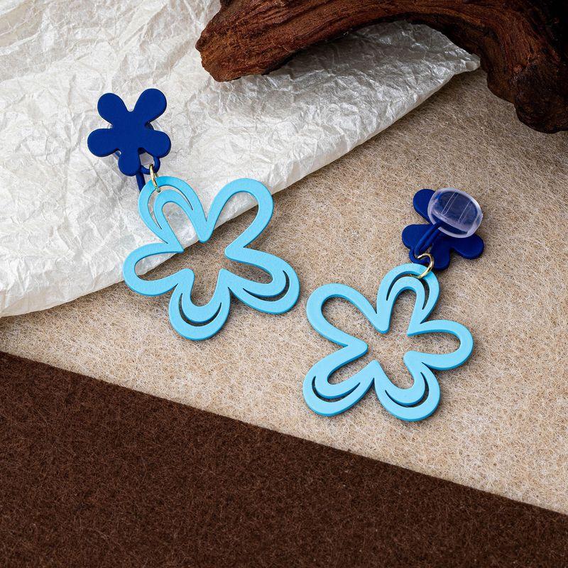 

Blue Contrast Color Flower Stud Earrings 2025 New Arrival Summer Cold Feeling Exaggerated Earrings without Pierced Ears Mosquito Coil Ear Clip Blue mosquito coil ear clip