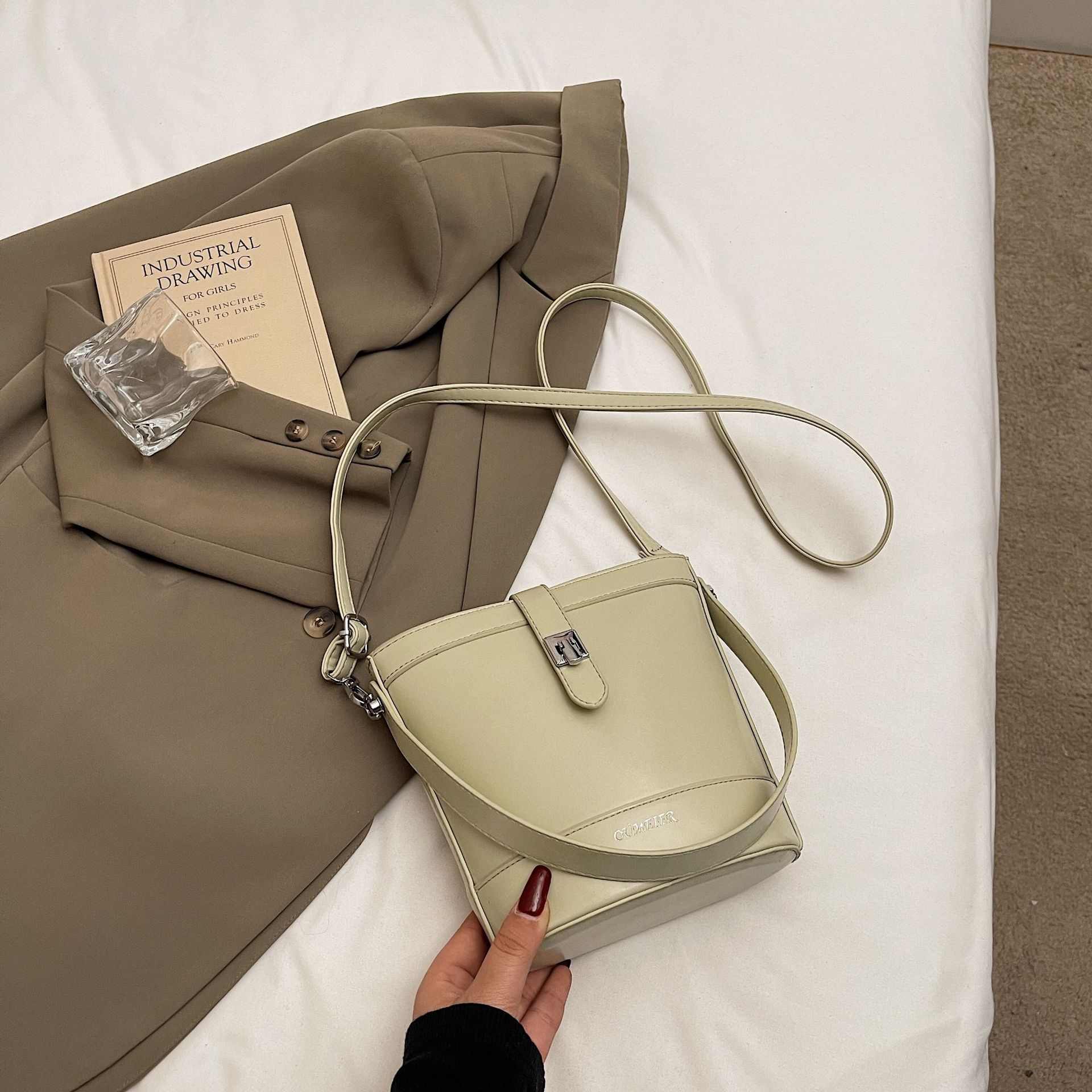 

Премиальный ретро маленькая сумка женская 2025 новая трендовая универсальная сумка-мессенджер модная супер огненная портативная сумка-ведро зелёный