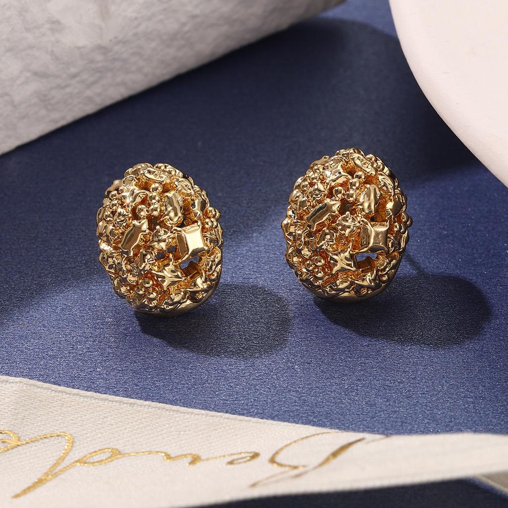 European and American exaggerated geometric pleated metal wind earrings women's fashion Doudou simple earrings ins personalized stud earrings