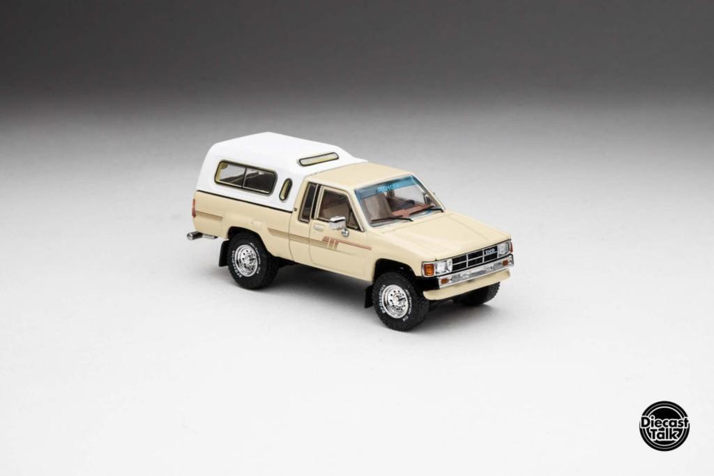 FREESTYLE GCD Scale Toyota Hilux SR5 Xtracab 1985 Beige with DiecastTalk Custom Complete Model 1/64 Accessories, Order, DTG0020-BEI