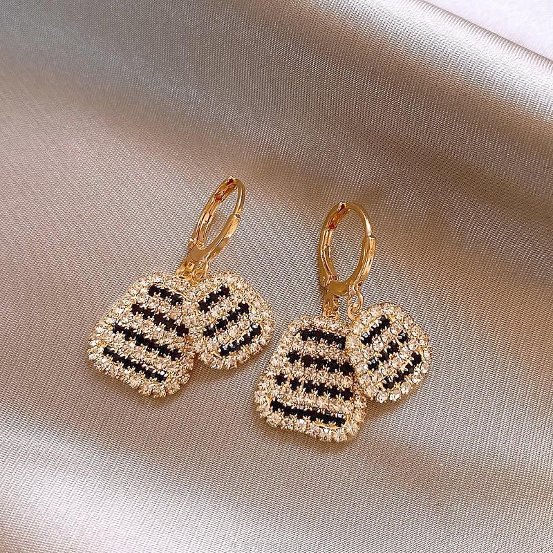 18K Gold-Plated Maillard Style Retro Stud Earrings - Light Luxury, Versatile High-End Design for Women