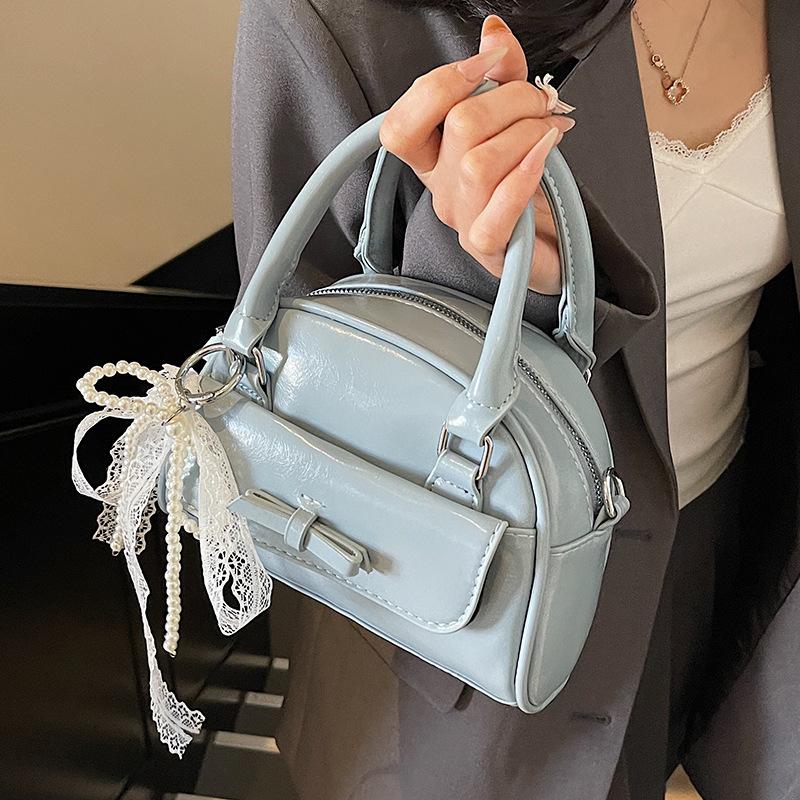 2025 New Korean Version Niche Versatile Sweet Wind Bowling Bag Simple Ins Wind Advanced Sense Messenger Bag Women