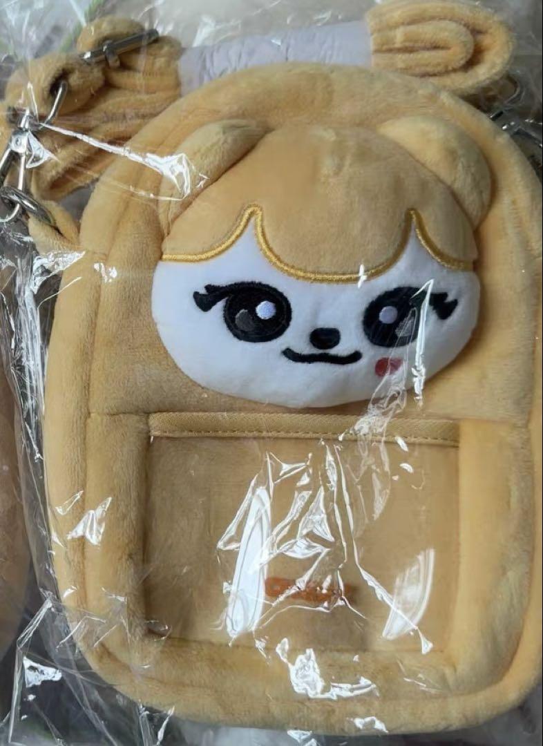 

[USED] IVE Liz minive 2025 Korea Pop-up Exclusive Crossbody Bag