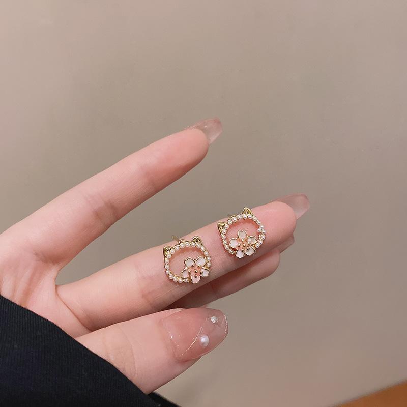BLINGBAY New Women's Earrings Retro Women's Light Luxury High-End Niche Earrings Sweet Temperament Ear Accessories Modern Jewelry Gifts