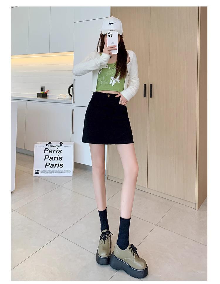 2026 Women's High-Waisted Corduroy A-Line Skirt: Slimming, Anti-Exposure Design for Autumn/Winter