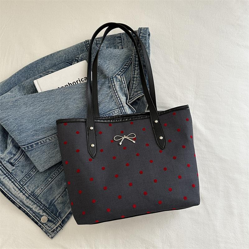 

2024 новая сумка-тоут большой вместимости для отдыха и поездок на работу, иностранный стиль и красивые одноплечевые сумки для студентов колледжей - популярные сумки для женщин в этом году