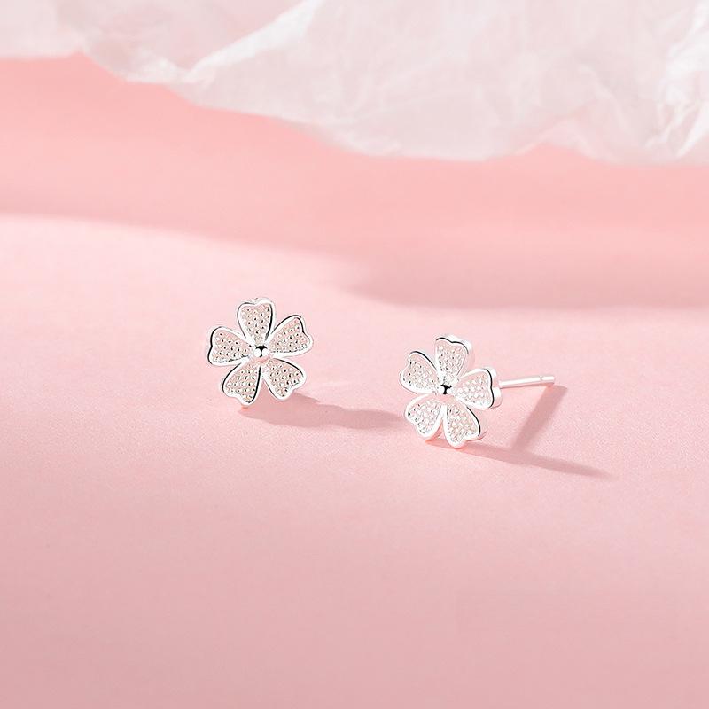 Small Fresh Heart-shaped Flower Earrings for Women