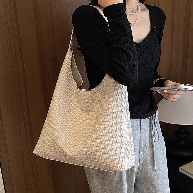 Women's Retro Large Capacity Woven Shoulder Bag - 2026 Underarm & Mother-Child Style