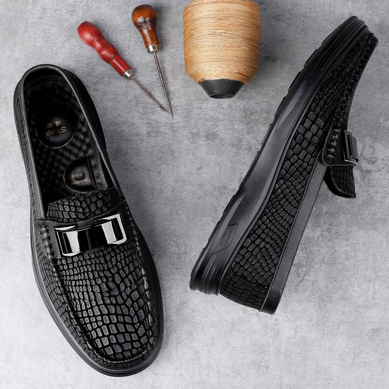 Fashion Genuine Leather Metal Buckle Loafers Crocodile Pattern Men Slip on Shoes Business Man Casual Shoes Stylish Male Driving Footwear