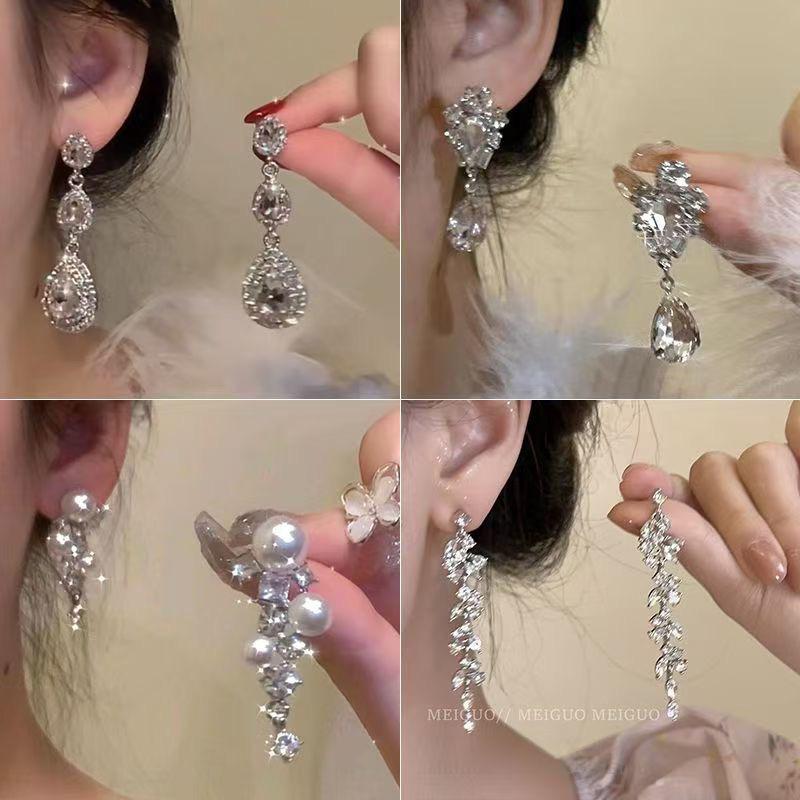 Französische minimalistische Strass-Quasten-Hängeohrringe: Schmuckstecker: Schick, Luxuriös und Exquisit