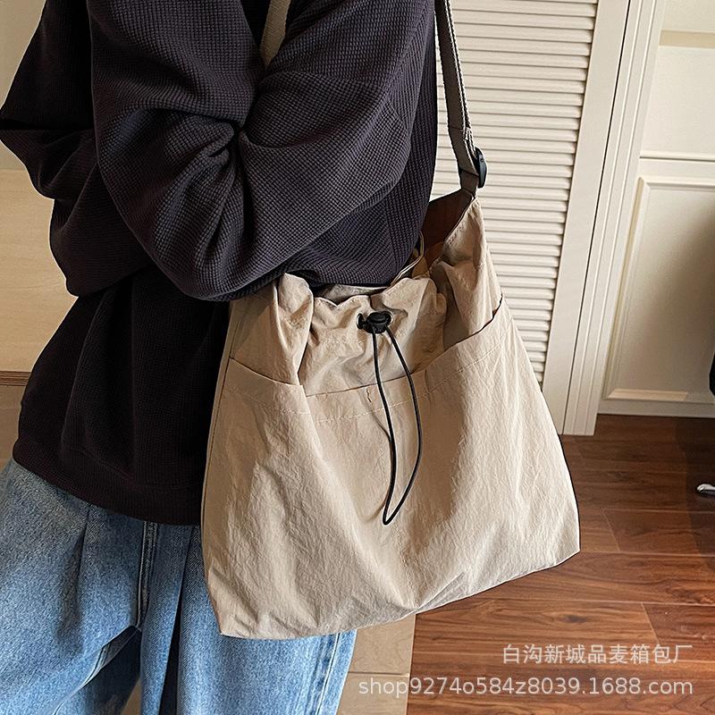 New Fashion Drawstring Shoulder Women's Bag Internet Celebrity Pleated Nylon Messenger Bag Korean Version Niche Casual Literary Tote Bag