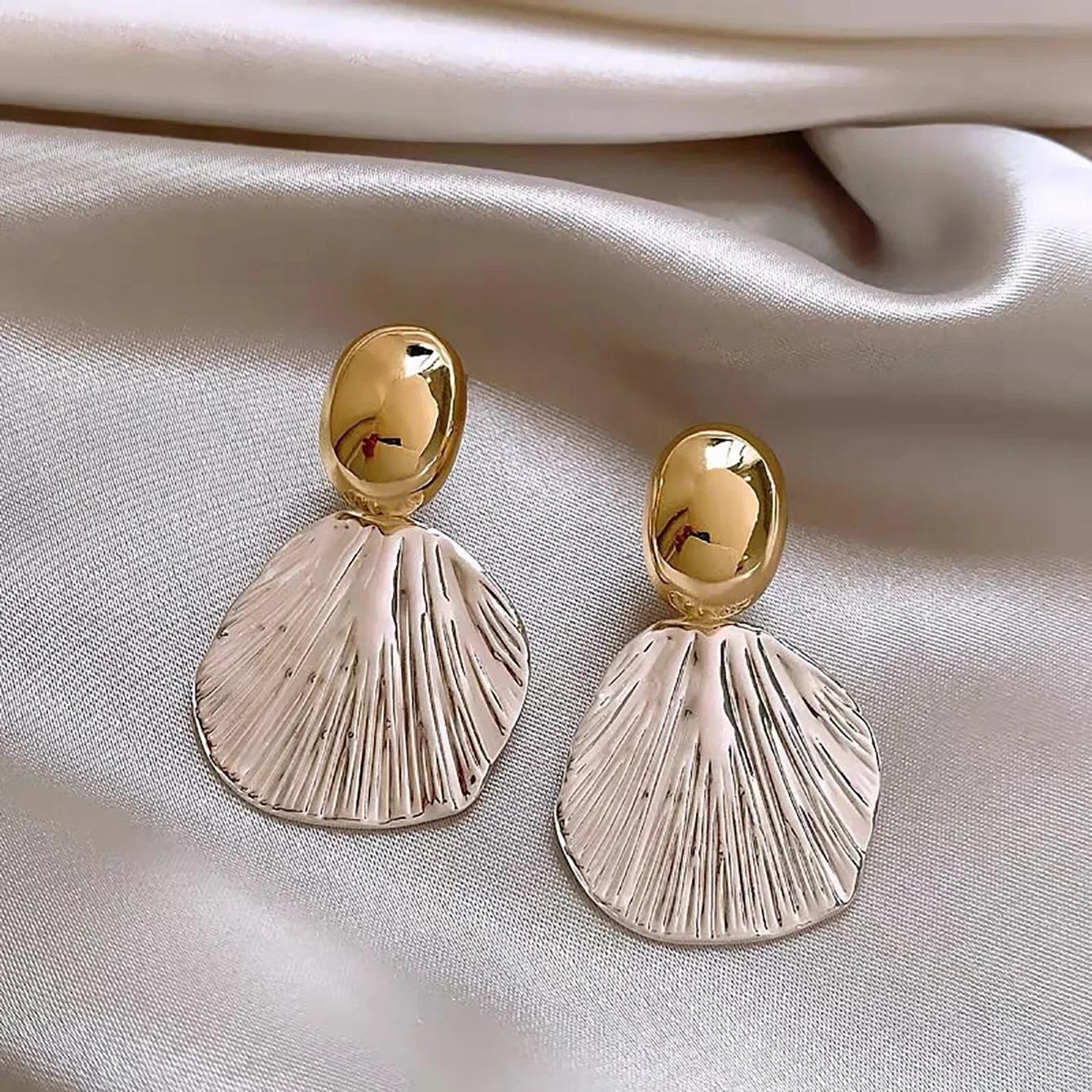 

Retro temperament, high-end fan earrings, simple personality, cold wind, explosive earrings