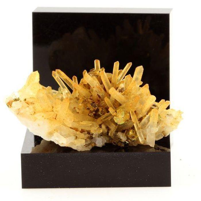 Sidérite, Quartz, Pyrite 106.9 carats