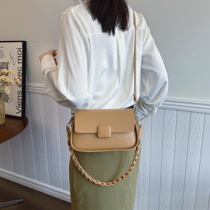 

Простая маленькая женская сумка Spring Tide Retro Underarm Small Square Bag Premium Texture Messenger Bag