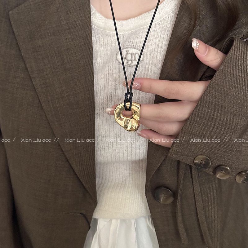

Japanese Minimalist Pendant Leather String Necklace Women s 2025 New Arrival Light Luxury Minority Fancy Sweater Chain Neck Accessories Gold Drawstring Necklace